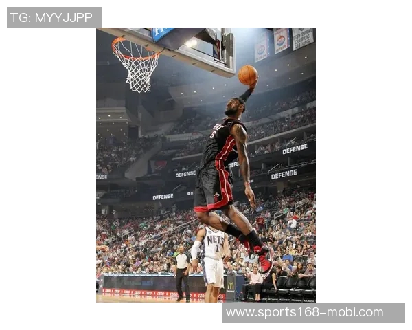 詹姆斯依然能完成左手换手拉杆上篮的精彩瞬间让我大吃一惊